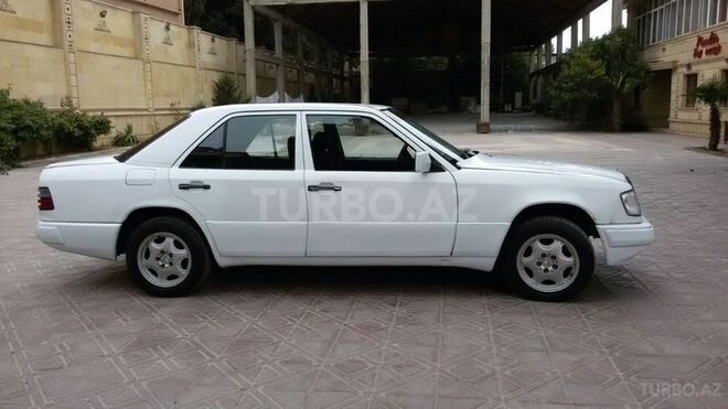 Mercedes E 230 1990, 325,632 km - 2.3 l - Bakı