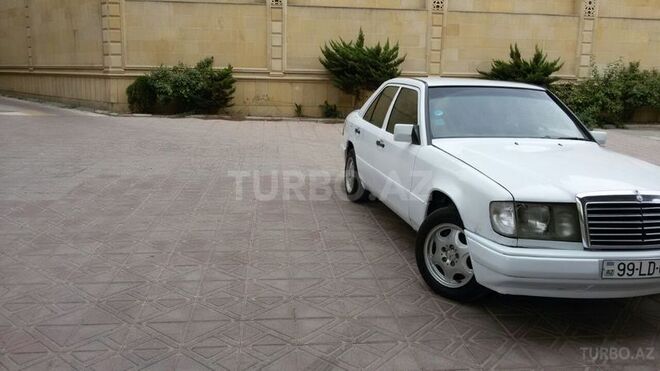 Mercedes E 230 1990, 325,632 km - 2.3 l - Bakı