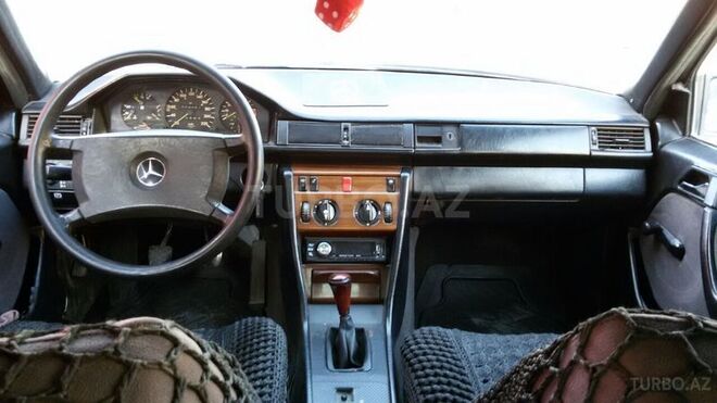Mercedes E 230 1990, 325,632 km - 2.3 l - Bakı