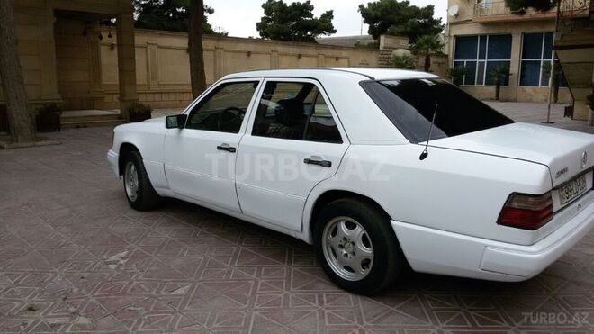 Mercedes E 230 1990, 325,632 km - 2.3 l - Bakı