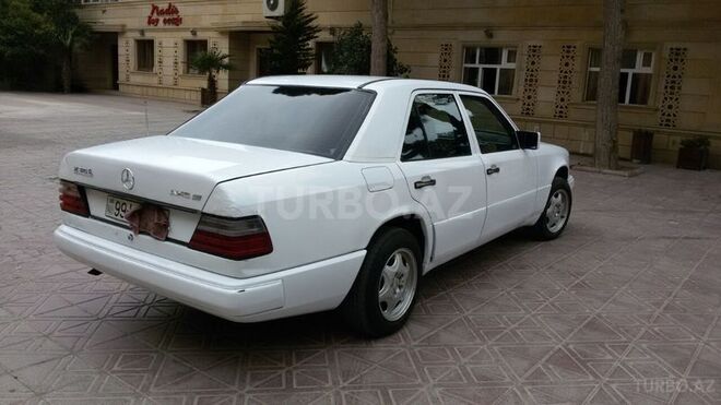Mercedes E 230 1990, 325,632 km - 2.3 l - Bakı