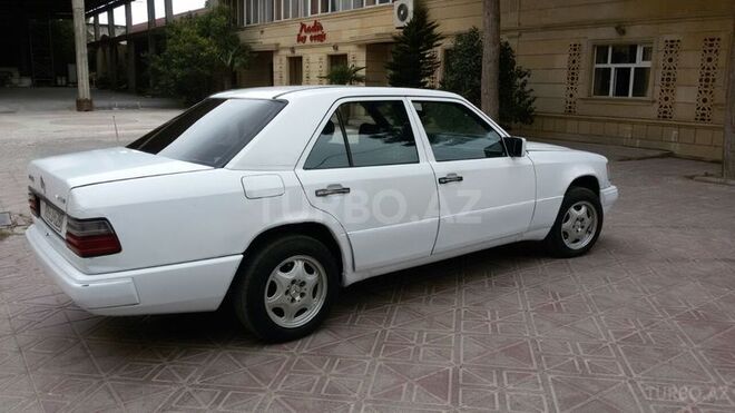 Mercedes E 230 1990, 325,632 km - 2.3 l - Bakı