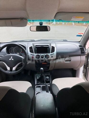 Mitsubishi L200 2014, 170,000 km - 2.5 л - Bakı