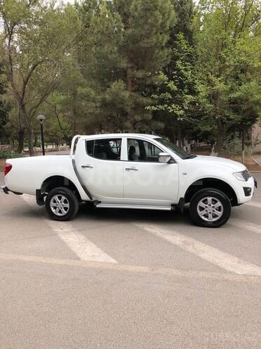 Mitsubishi L200 2014, 170,000 km - 2.5 л - Bakı