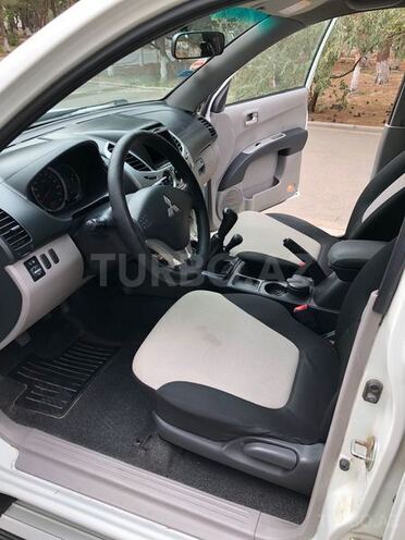Mitsubishi L200 2014, 170,000 km - 2.5 л - Bakı