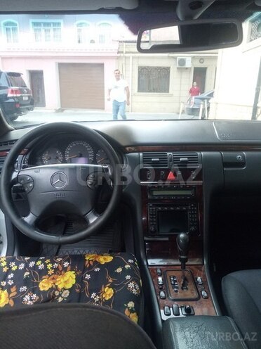 Mercedes E 270 2001, 295,000 km - 2.7 l - Bakı