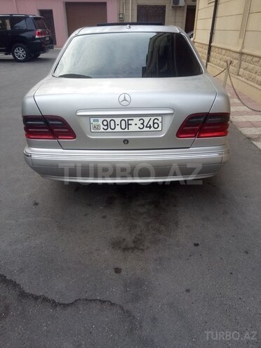 Mercedes E 270 2001, 295,000 km - 2.7 l - Bakı
