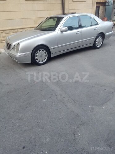 Mercedes E 270 2001, 295,000 km - 2.7 l - Bakı