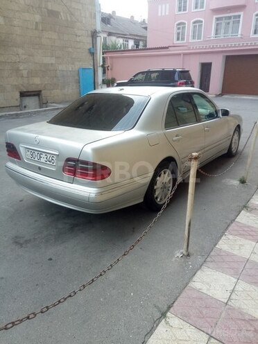 Mercedes E 270 2001, 295,000 km - 2.7 l - Bakı