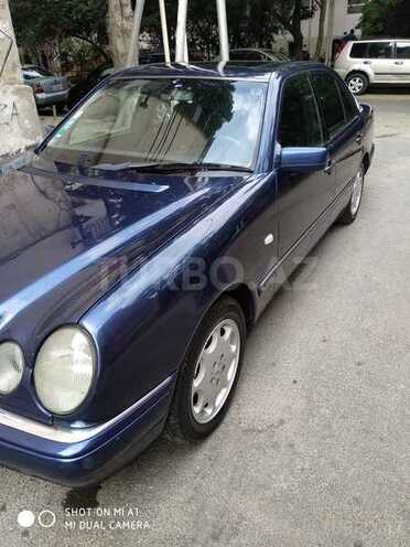 Mercedes E 240 1999, 330,000 km - 2.4 l - Bakı