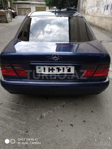 Mercedes E 240 1999, 330,000 km - 2.4 l - Bakı