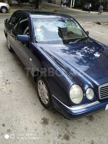 Mercedes E 240 1999, 330,000 km - 2.4 l - Bakı