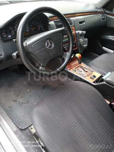 Mercedes E 240 1999, 330,000 km - 2.4 l - Bakı