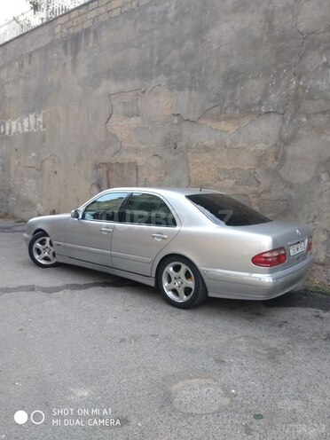 Mercedes E 240 2000, 230,600 km - 2.4 l - Bakı
