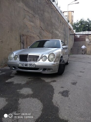 Mercedes E 240 2000, 230,600 km - 2.4 l - Bakı