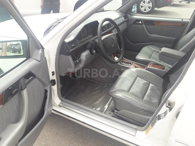 Mercedes E 320 1995, 220,000 km - 3.0 l - Bakı