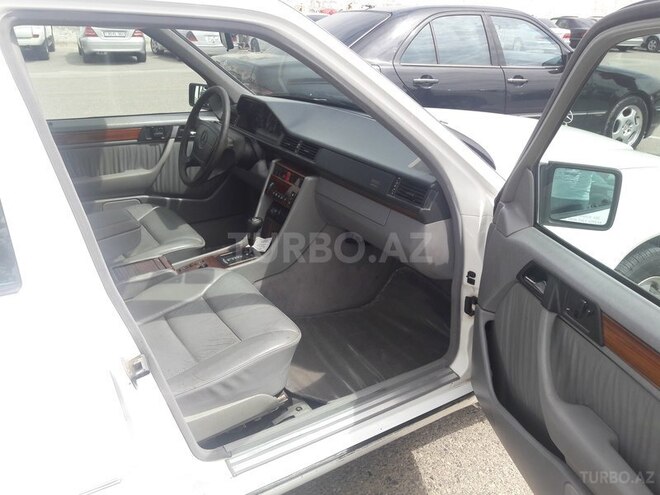 Mercedes E 320 1995, 220,000 km - 3.0 l - Bakı