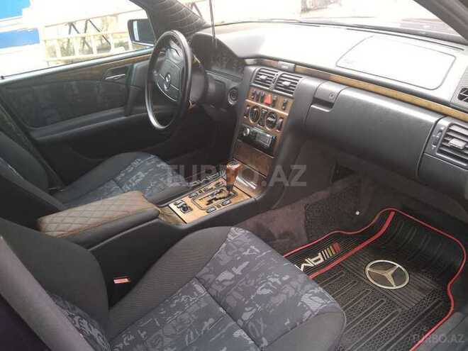 Mercedes E 240 1999, 230,000 km - 2.4 l - Bakı