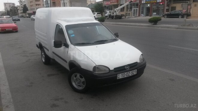 Opel Corsa 1995, 235,000 km - 1.7 л - Bakı