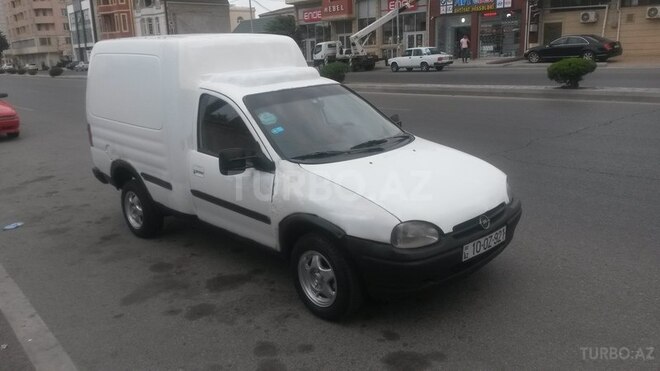 Opel Corsa 1995, 235,000 km - 1.7 л - Bakı