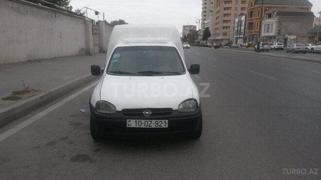 Opel Corsa 1995, 235,000 km - 1.7 л - Bakı