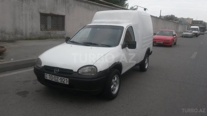 Opel Corsa 1995, 235,000 km - 1.7 л - Bakı