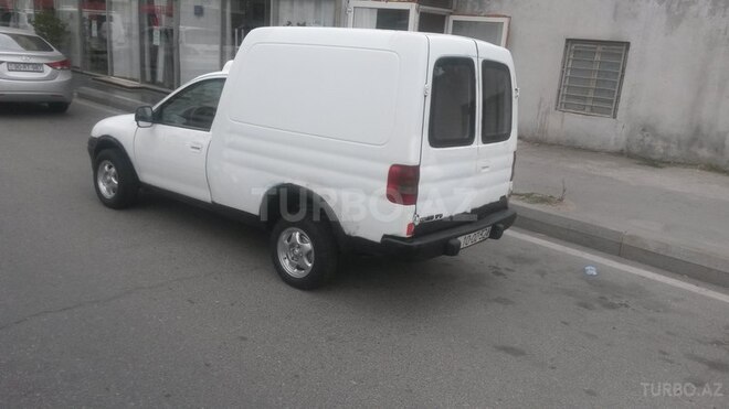 Opel Corsa 1995, 235,000 km - 1.7 л - Bakı