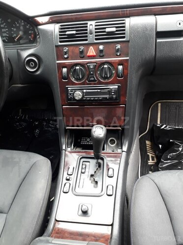 Mercedes E 200 1997, 271,000 km - 2.0 l - Gəncə