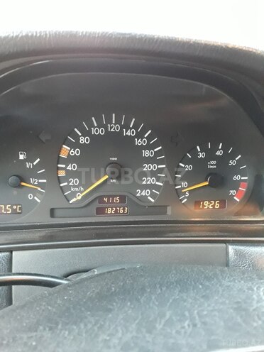 Mercedes E 200 1997, 183,000 km - 0.2 l - Gəncə