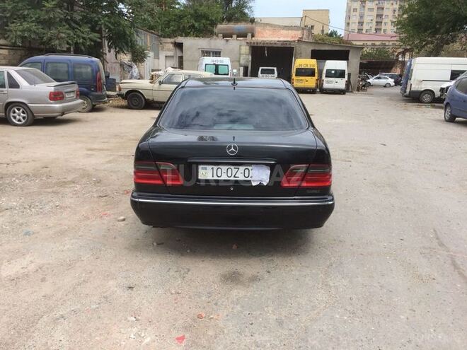 Mercedes E 240 2001, 316,718 km - 2.6 l - Bakı