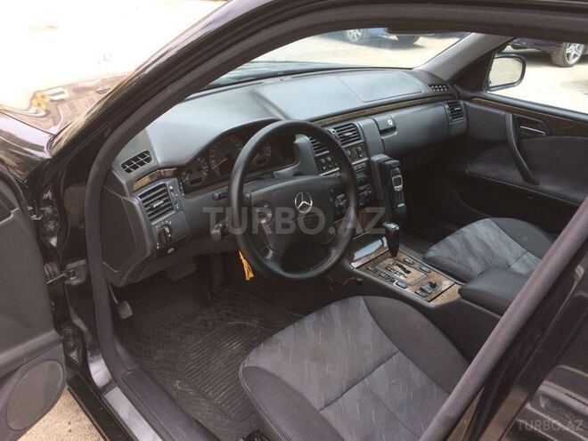 Mercedes E 240 2001, 316,718 km - 2.6 l - Bakı