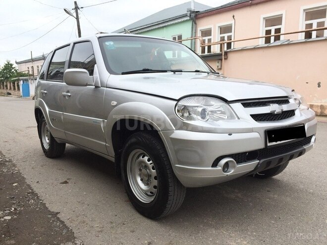 Chevrolet Niva 2011, 273,000 km - 1.7 l - Quba