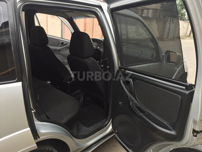 Chevrolet Niva 2011, 273,000 km - 1.7 l - Quba