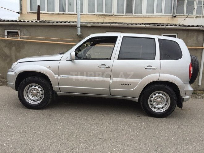 Chevrolet Niva 2011, 273,000 km - 1.7 l - Quba