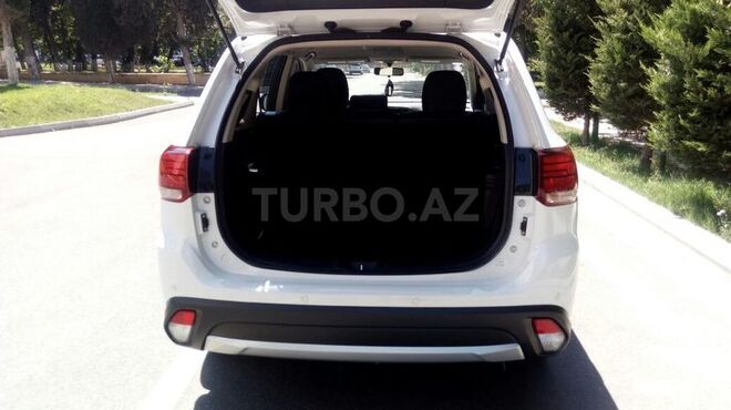 Mitsubishi Outlander 2016, 26,800 km - 2.4 л - Bakı