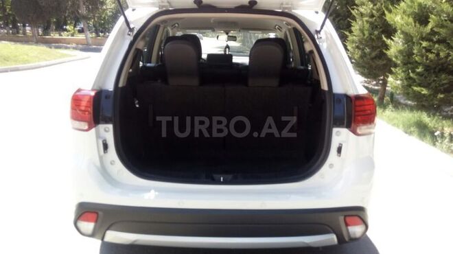 Mitsubishi Outlander 2016, 26,800 km - 2.4 л - Bakı