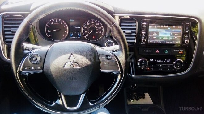 Mitsubishi Outlander 2016, 26,800 km - 2.4 л - Bakı
