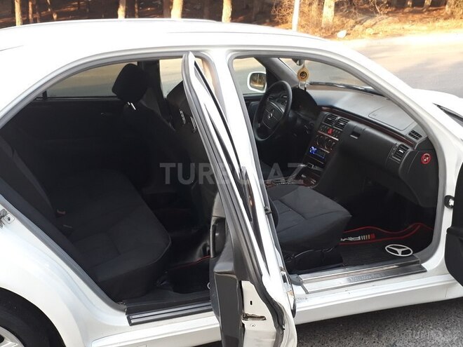 Mercedes E 220 1999, 276,000 km - 2.2 l - Bakı
