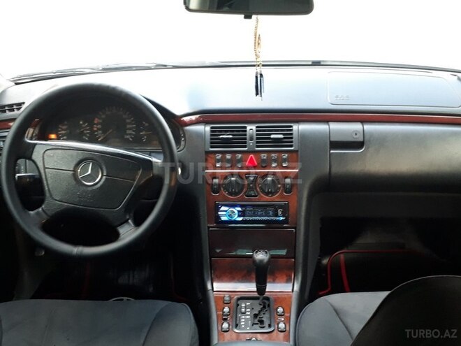 Mercedes E 220 1999, 276,000 km - 2.2 l - Bakı