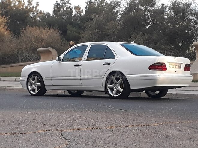 Mercedes E 220 1999, 276,000 km - 2.2 l - Bakı