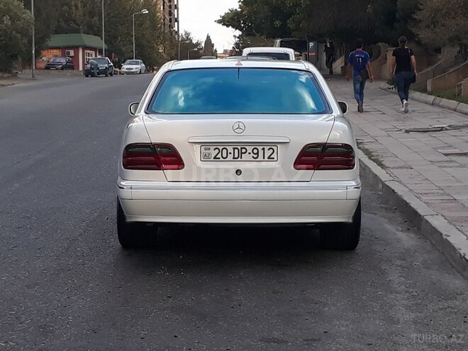 Mercedes E 220 1999, 276,000 km - 2.2 l - Bakı