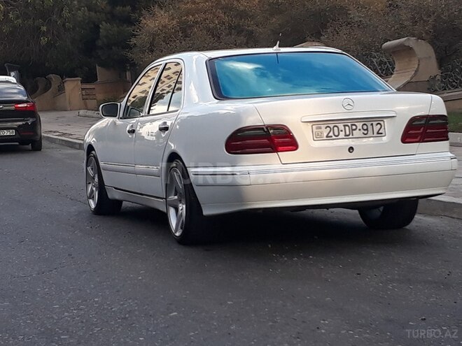 Mercedes E 220 1999, 276,000 km - 2.2 l - Bakı