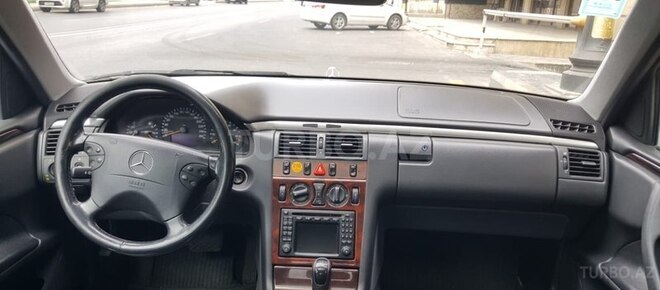 Mercedes E 240 2000, 210,000 km - 2.6 л - Bakı