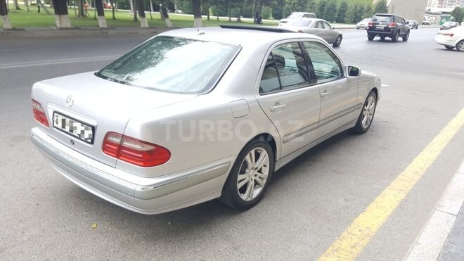 Mercedes E 240 2000, 210,000 km - 2.6 л - Bakı