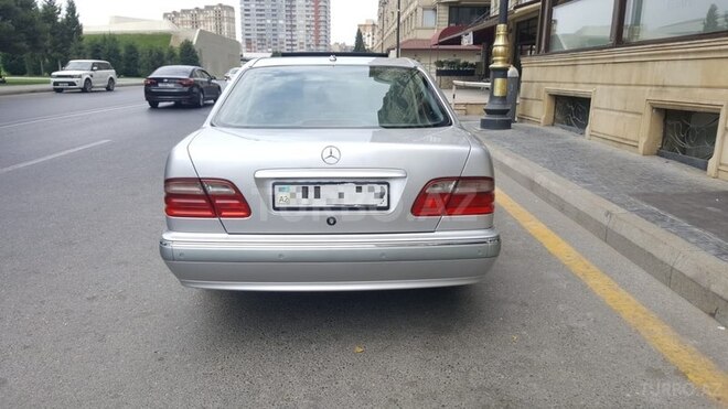 Mercedes E 240 2000, 210,000 km - 2.6 л - Bakı