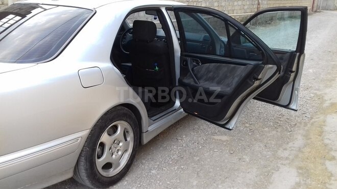 Mercedes E 240 2000, 214,123 km - 2.4 l - Bakı