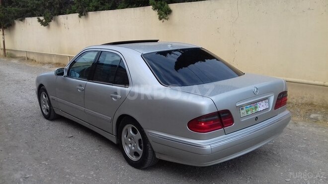 Mercedes E 240 2000, 214,123 km - 2.4 l - Bakı