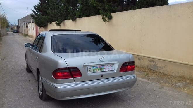 Mercedes E 240 2000, 214,123 km - 2.4 l - Bakı