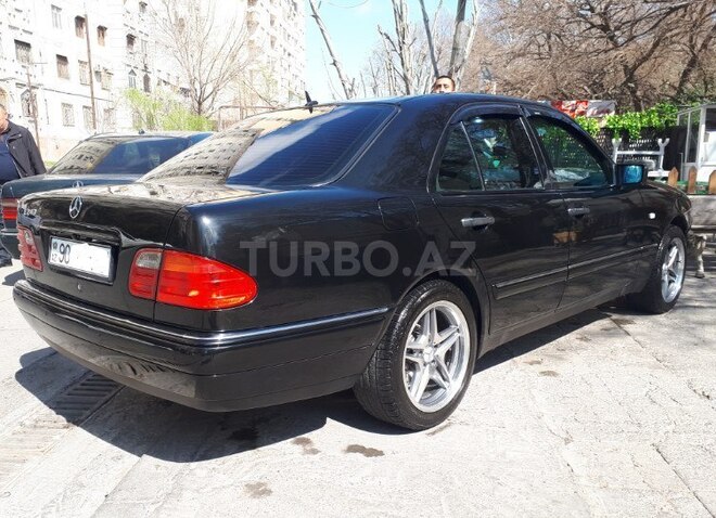 Mercedes E 240 1999, 252,000 km - 8.0 л - Bakı