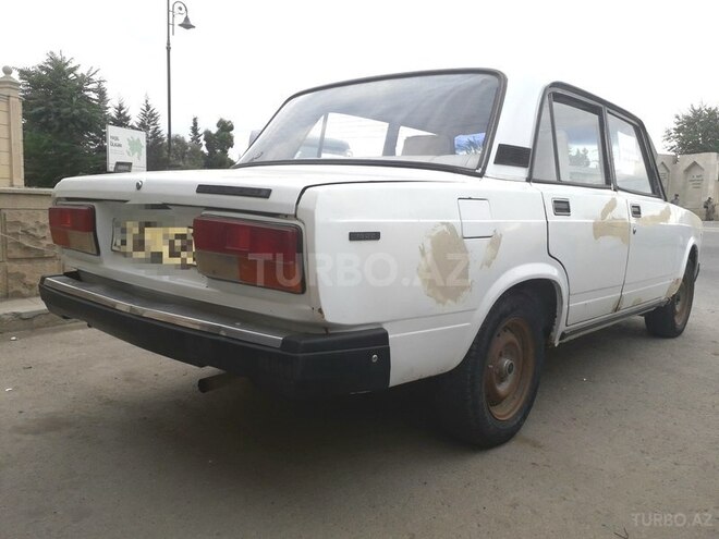 LADA (VAZ) 2107 2003, 80,000 km - 1.6 l - Salyan